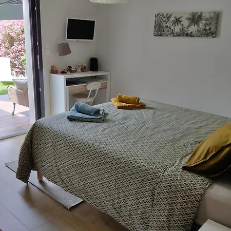 Bed & Breakfast Du Cote De Chez Paule, Avec Entree Independante Et Salle D'eau Privative