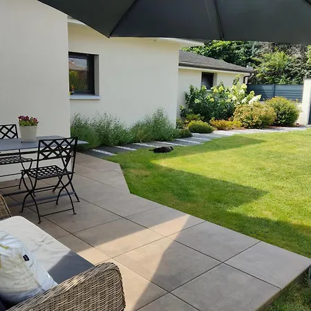 Frühstückspension Du Cote De Chez Paule, Avec Entree Independante Et Salle D'eau Privative Séméac