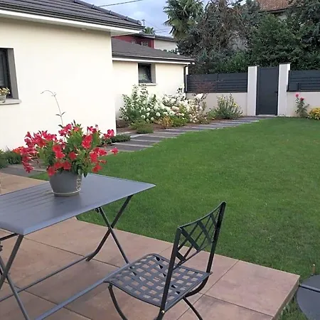 B&B Du Cote De Chez Paule, Avec Entree Independante Et Salle D'eau Privative Séméac